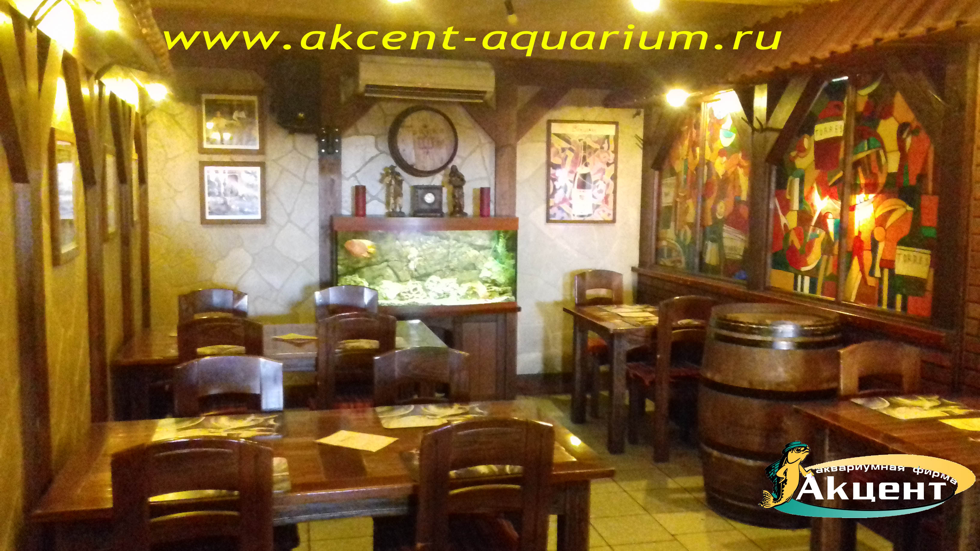 Акцент-аквариум, аквариум 240 литров с гнутым передним стеклом, ресторан